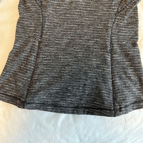 Lululemon Run Briskly 1/2 Zip - Size 4 - Picture 7 of 12